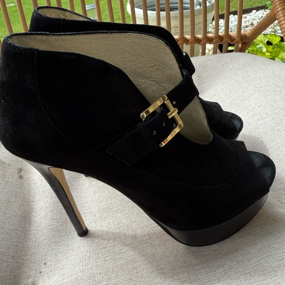 Michael Kors Eboni Bootie “Size 8M” - Picture 4 of 9